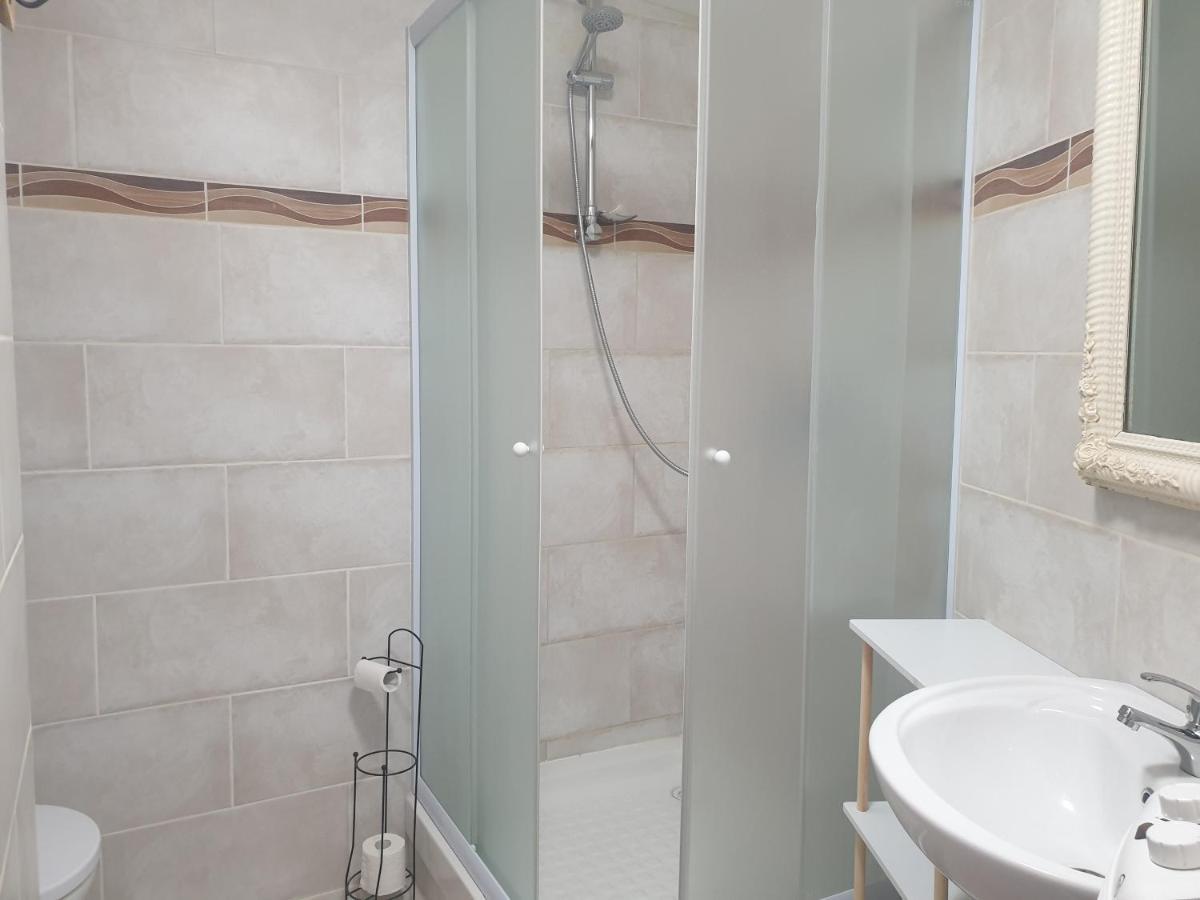 4 Safraniers Bed and Breakfast Sillans-la Cascade Εξωτερικό φωτογραφία