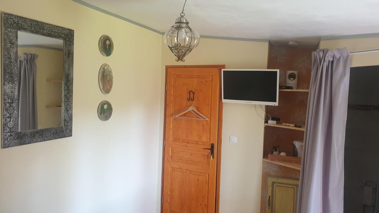 4 Safraniers Bed and Breakfast Sillans-la Cascade Εξωτερικό φωτογραφία